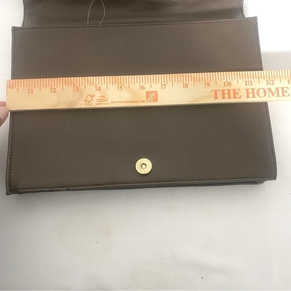 New York & Co Faux Leather Large Brown Clutch, Credit Card Slots & Can Hold IPad - Picture 8 of 12